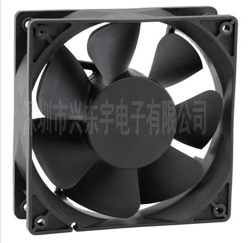 雙滾珠交流風(fēng)扇細(xì)心清理，專心制造！